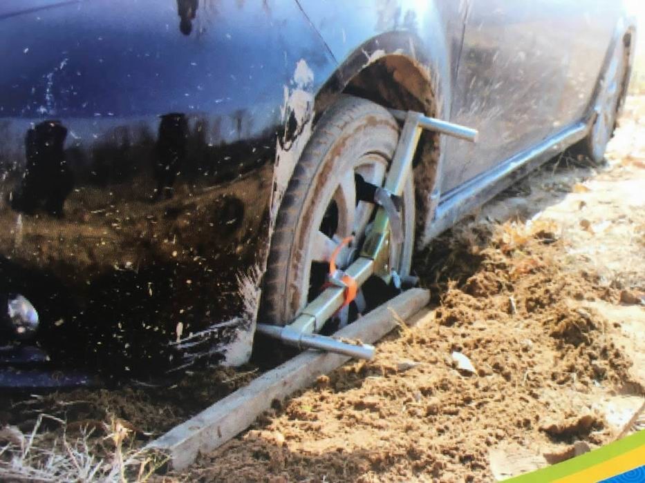 Easy Install Tire Traction Devices Car Self Rescuer Small Size For